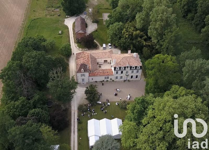 Maison - 713 m² - 16 pièces