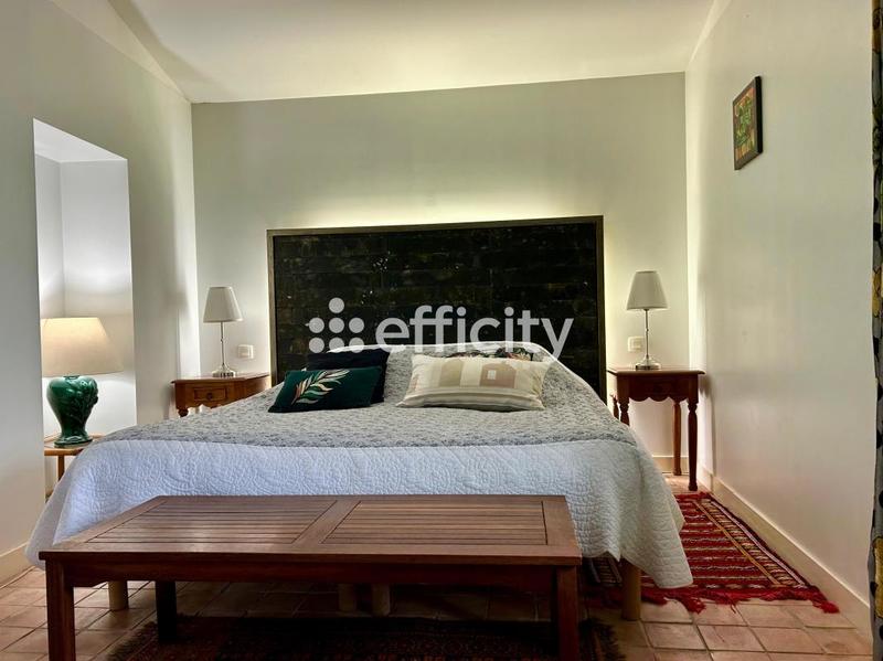 Maison - 372 m² - 11 pièces