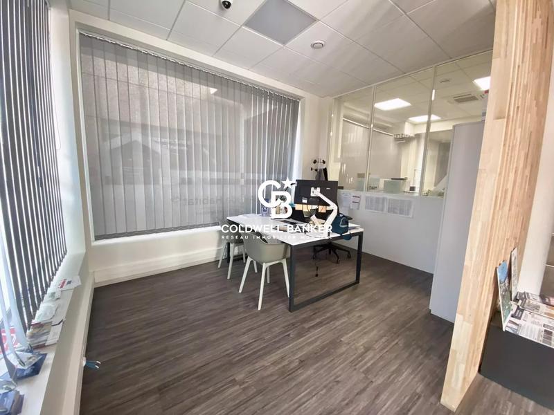 Local commercial - 255 m² - 6 pièces