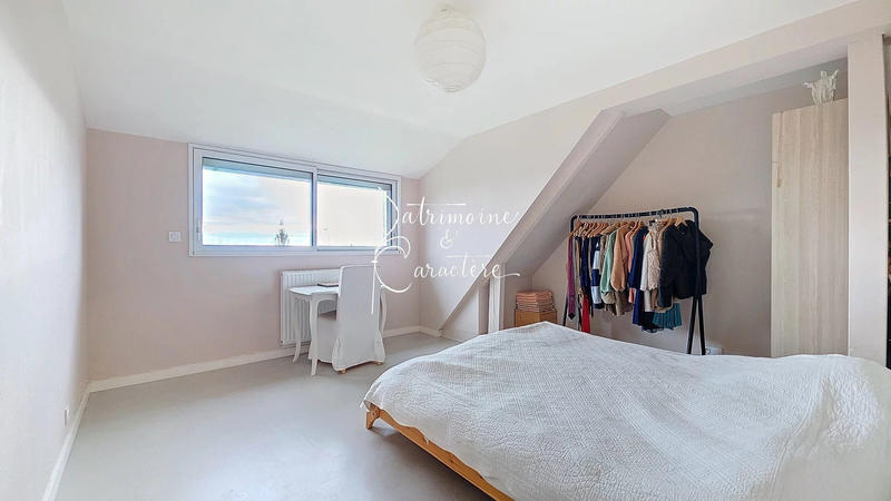 Maison - 215 m² - 9 pièces