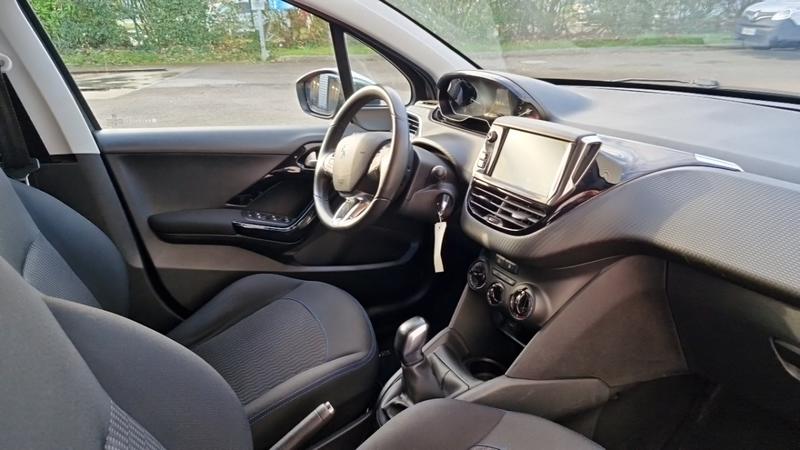 Peugeot 208 Bluehdi 100 s&amp;S Signature