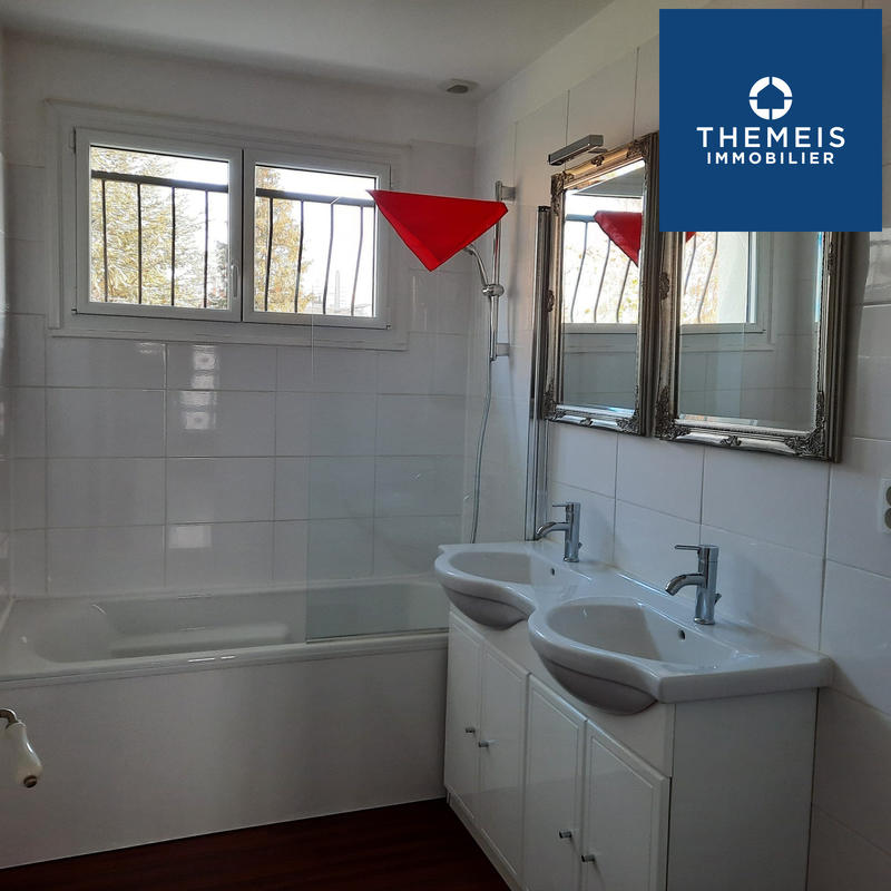 Maison traditionnelle - 89 m² - 7 pièces