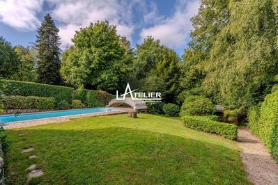 Maison - 230 m² - 11 pièces