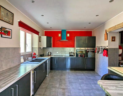 Maison en pierre - 260 m² - 8 pièces