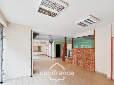 Local commercial - 179 m² - 5 pièces