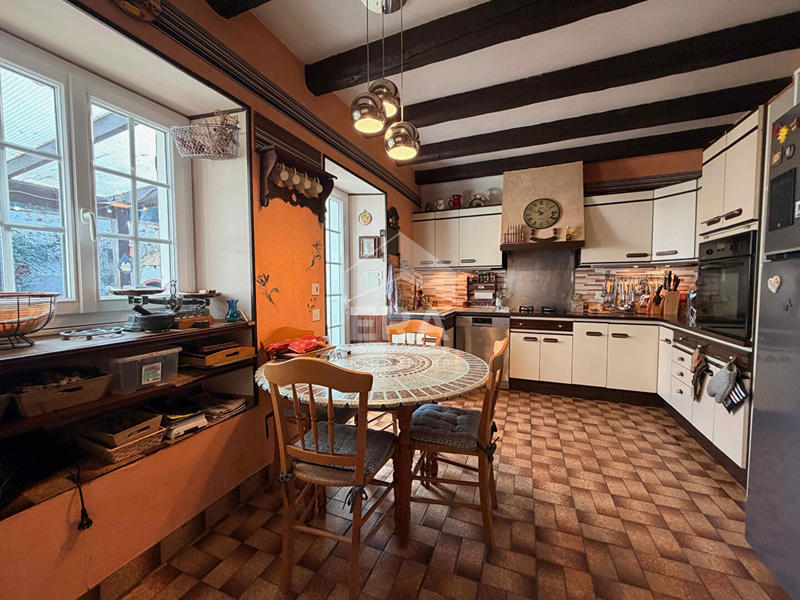 Maison - 240 m² - 10 pièces