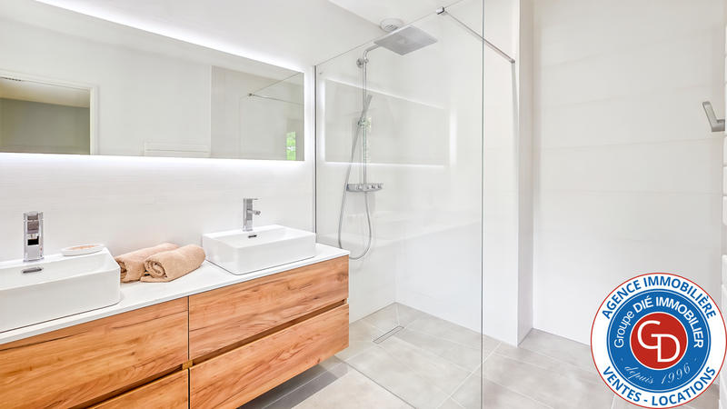 Maison - 200 m² - 6 pièces