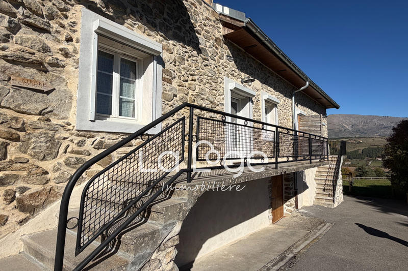Maison - 6 360 m² - 10 pièces