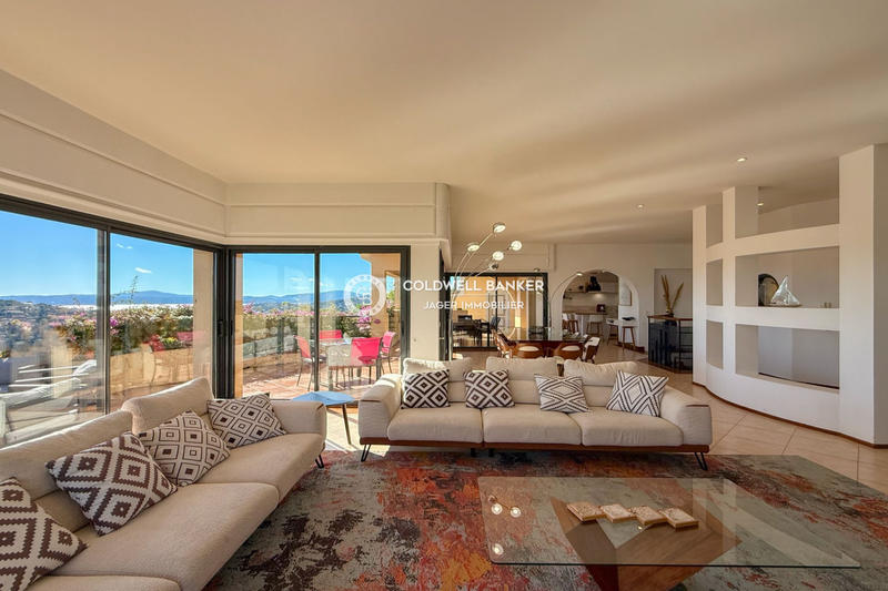 Villa - 249 m² - 8 pièces