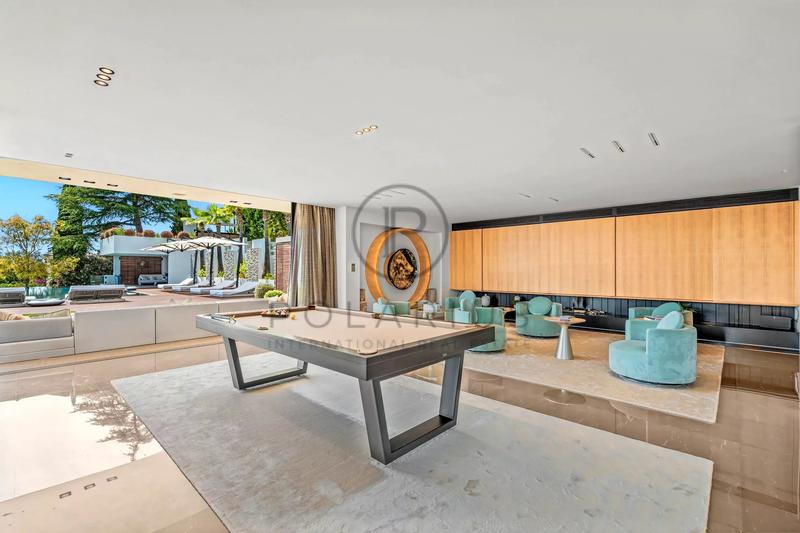 Villa - 1 400 m² - 15 pièces