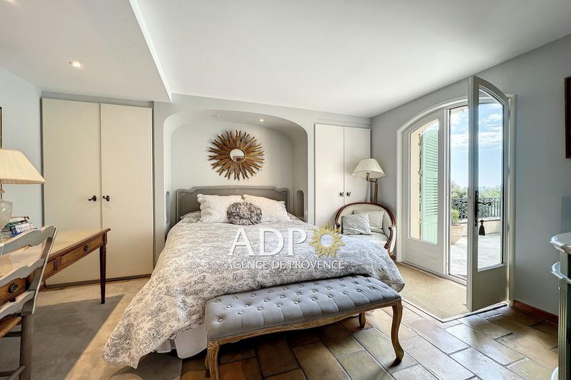 Propriété - 300 m² - 8 pièces