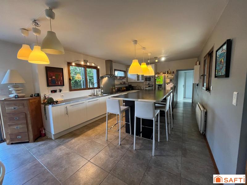 Maison - 252 m² - 8 pièces