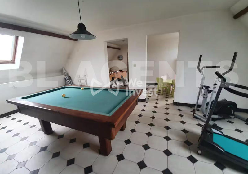 Maison - 240 m² - 11 pièces