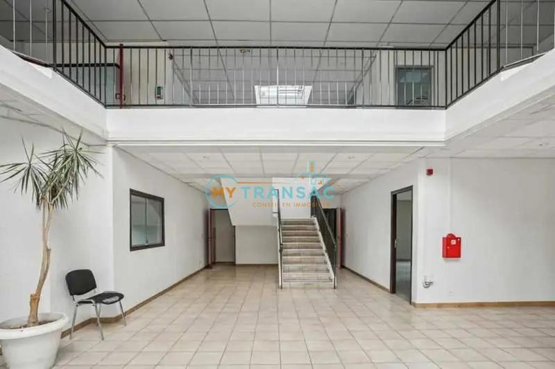 Entrepôt - 4 542 m²