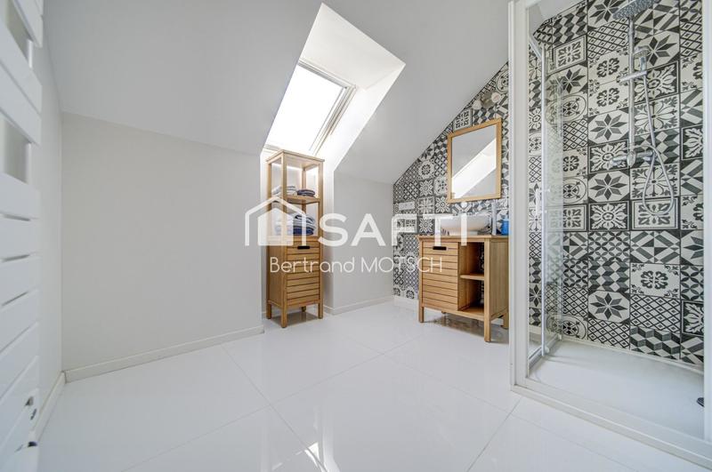 Maison - 177 m² - 8 pièces