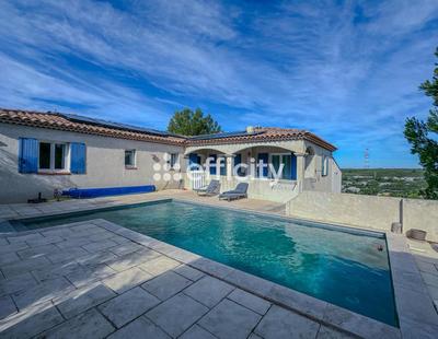 Maison - 248 m² - 11 pièces