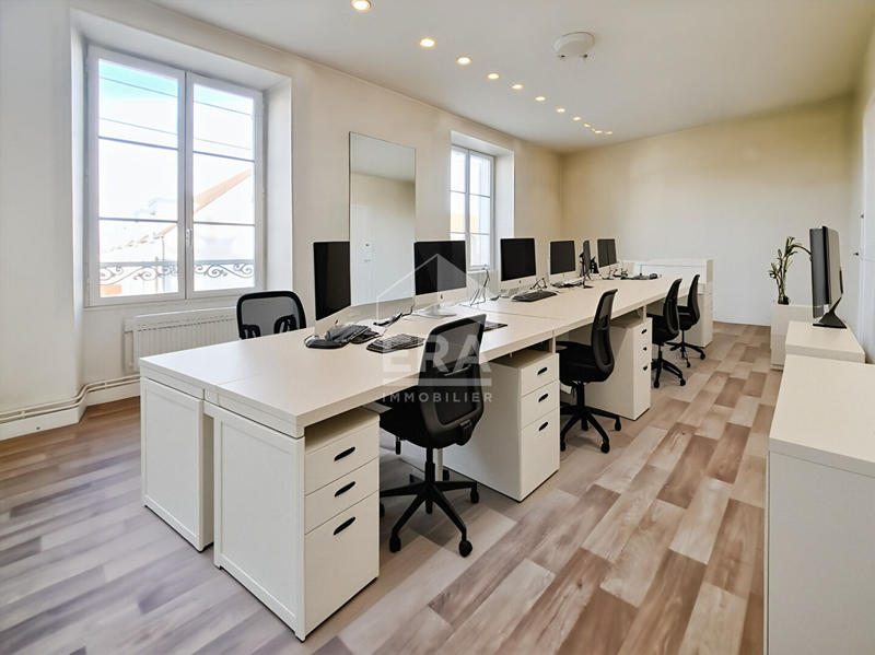 Bureau - 146 m² - 6 pièces