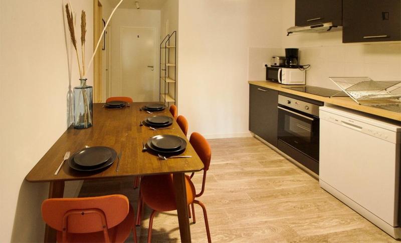 Chambre - 12 m² - 5 pièces