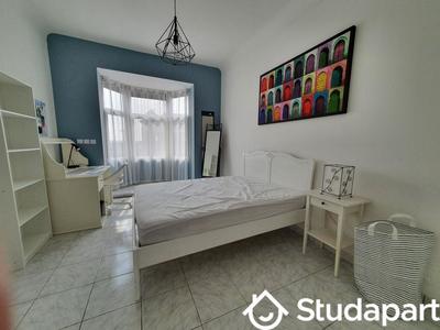 Chambre - 13 m² - 1 pièce