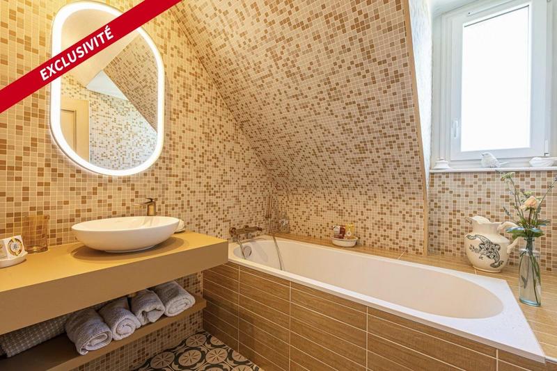 Maison - 182 m² - 9 pièces