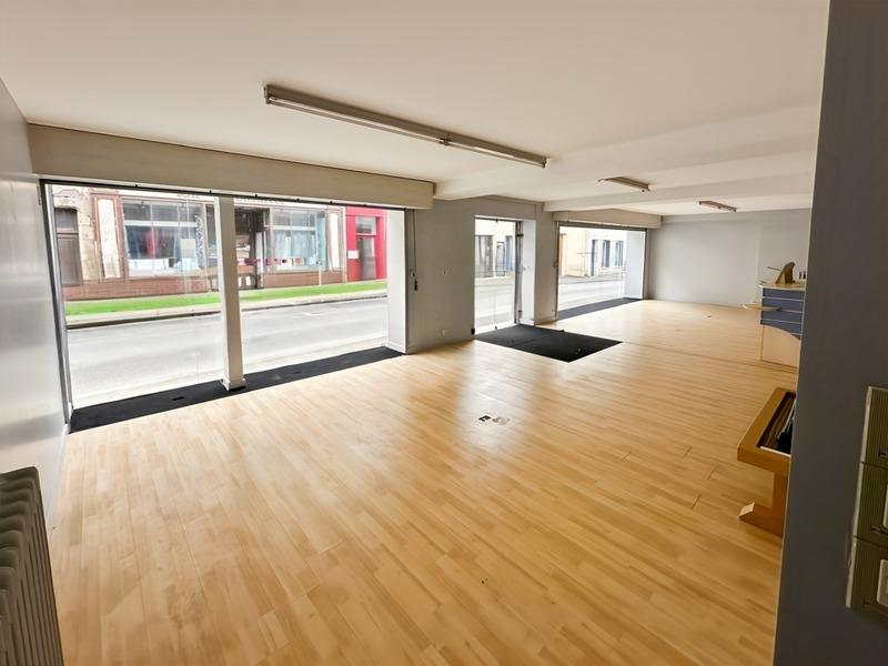 Local commercial - 222 m² - 8 pièces