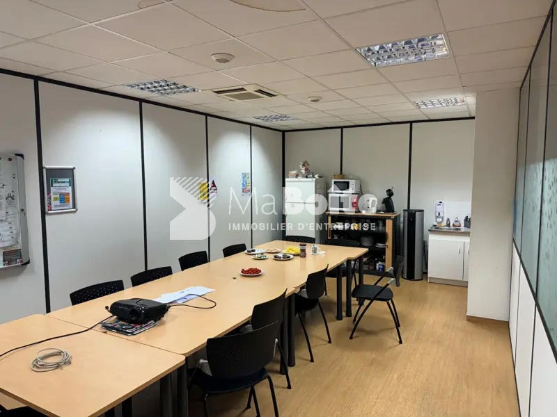 Local commercial - 330 m² - 2 pièces