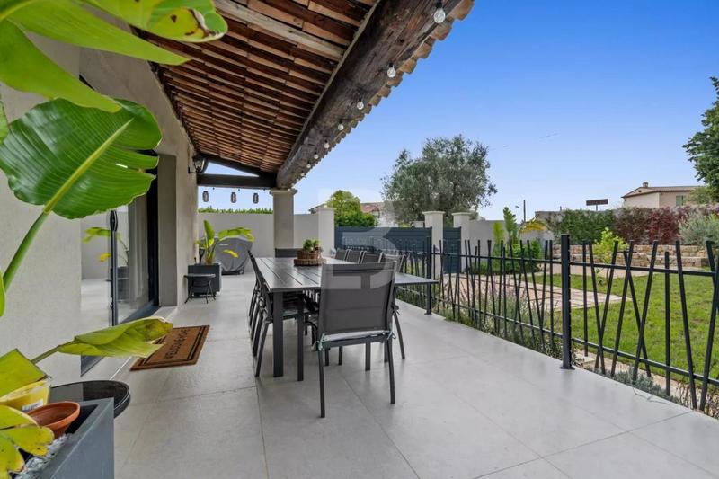 Propriété - 315 m² - 8 pièces