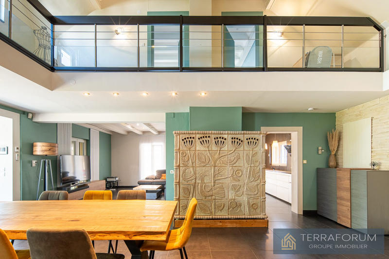 Maison - 202 m² - 9 pièces