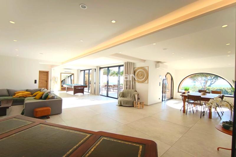 Maison - 262 m² - 6 pièces