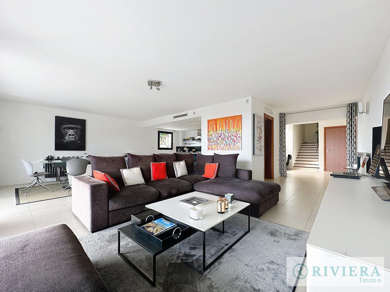 Maison - 203 m² - 5 pièces