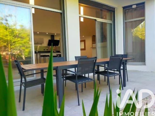 Maison - 225 m² - 10 pièces