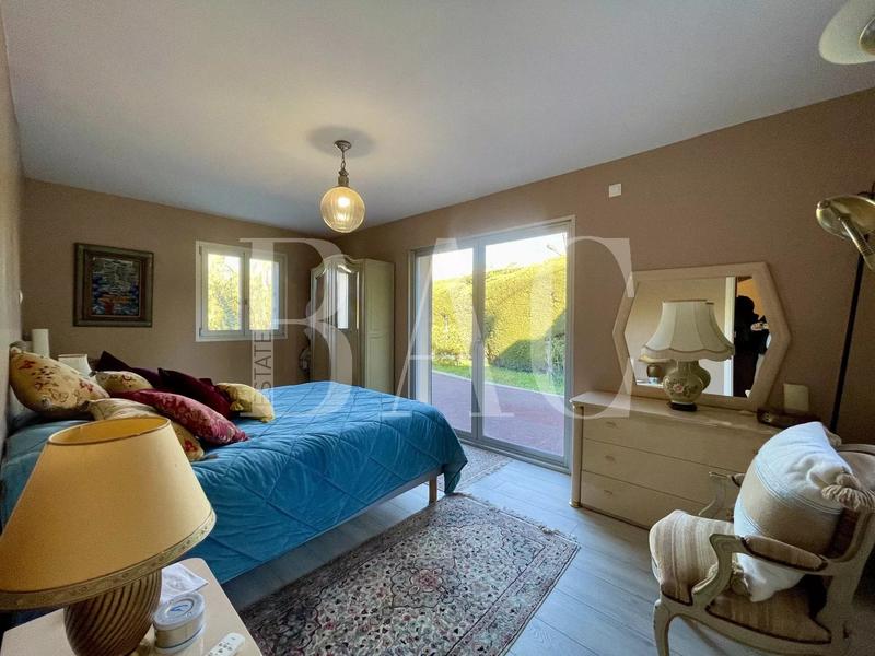 Villa - 250 m² - 8 pièces