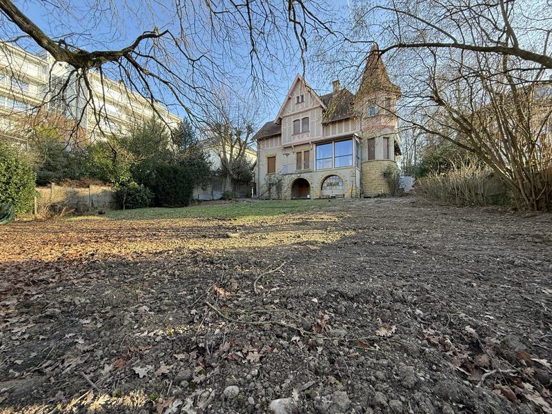 Maison - 288 m² - 10 pièces