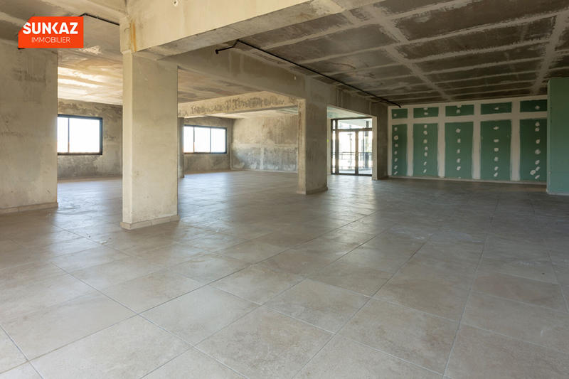 Local d'activités - 213 m² - 1 pièce