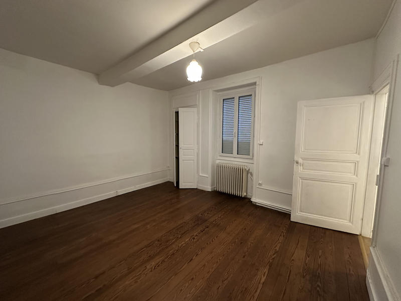 Maison - 240 m² - 12 pièces