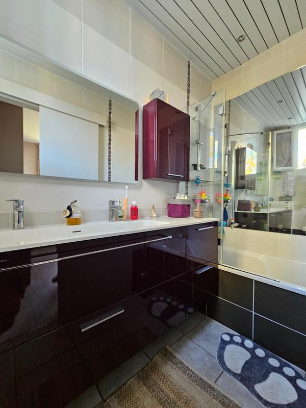 Maison - 220 m² - 9 pièces