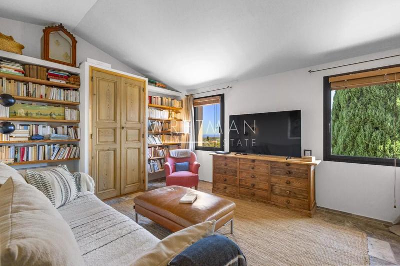 Maison - 250 m² - 7 pièces