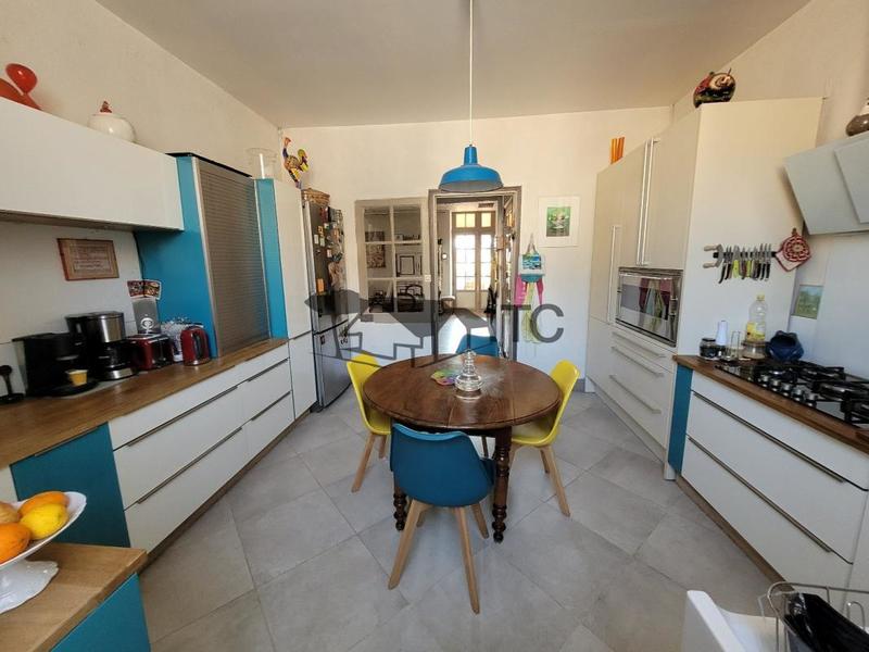 Maison - 268 m² - 6 pièces