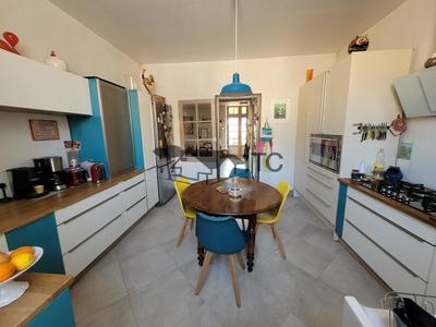 Maison - 268 m² - 6 pièces