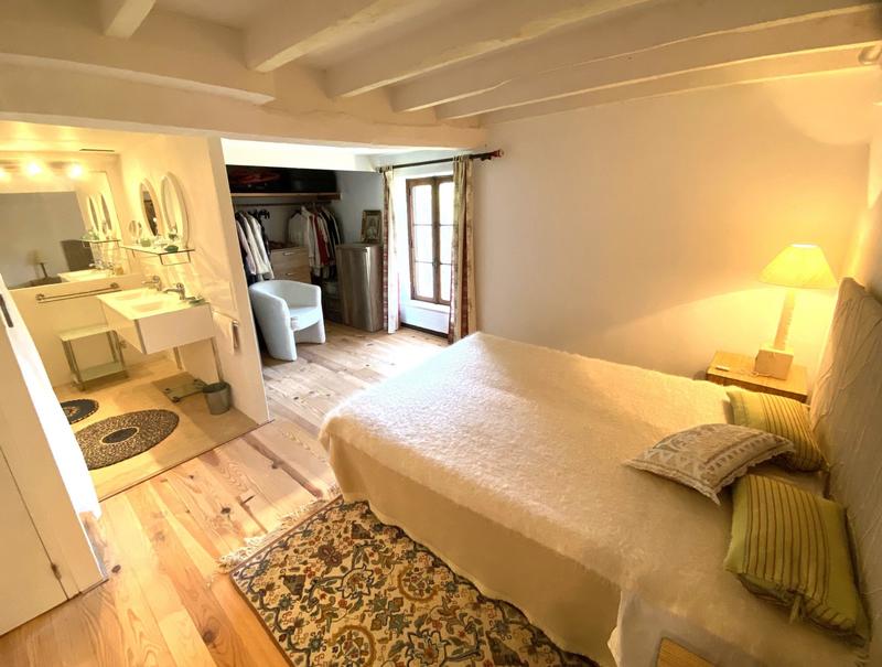 Maison traditionnelle - 211 m² - 7 pièces