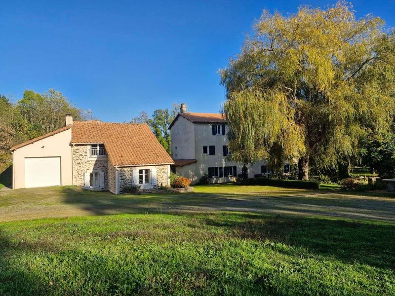 Maison - 422 m² - 15 pièces