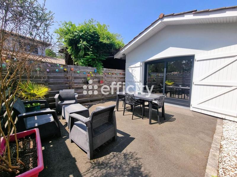 Maison - 180 m² - 8 pièces