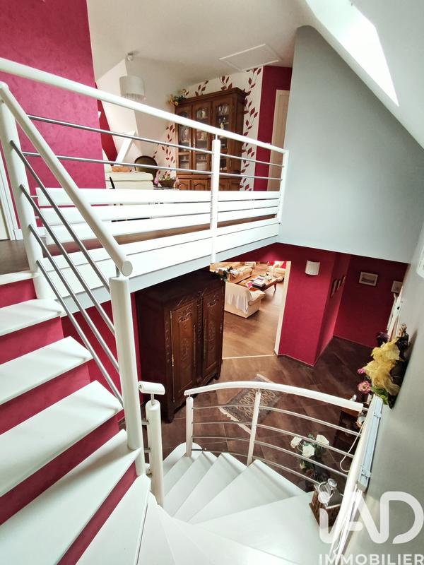 Maison - 206 m² - 8 pièces