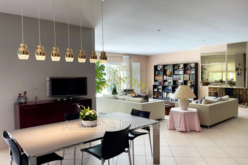 Maison - 203 m² - 6 pièces