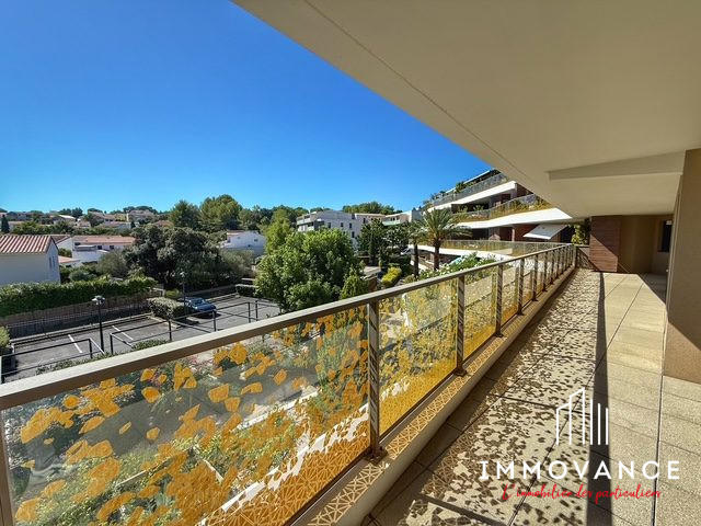 Appartement - 90 m² - 4 pièces