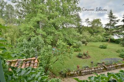 Maison - 270 m² - 9 pièces