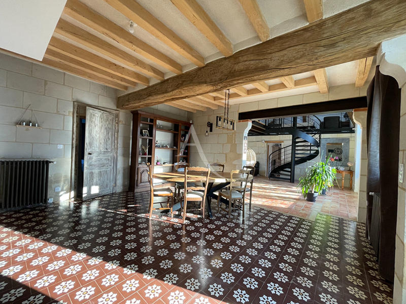 Maison - 212 m² - 7 pièces