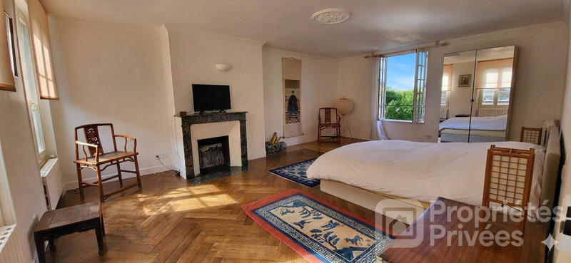 Maison - 331 m² - 11 pièces