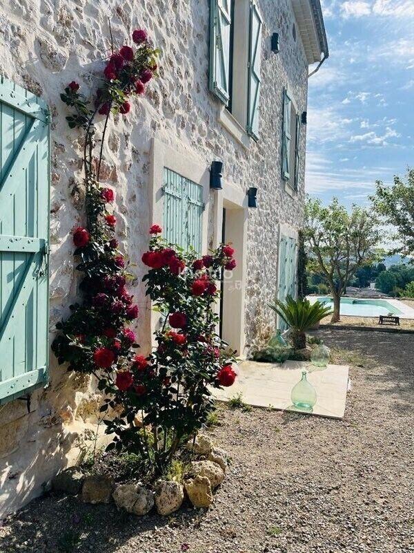 Maison - 212 m² - 6 pièces