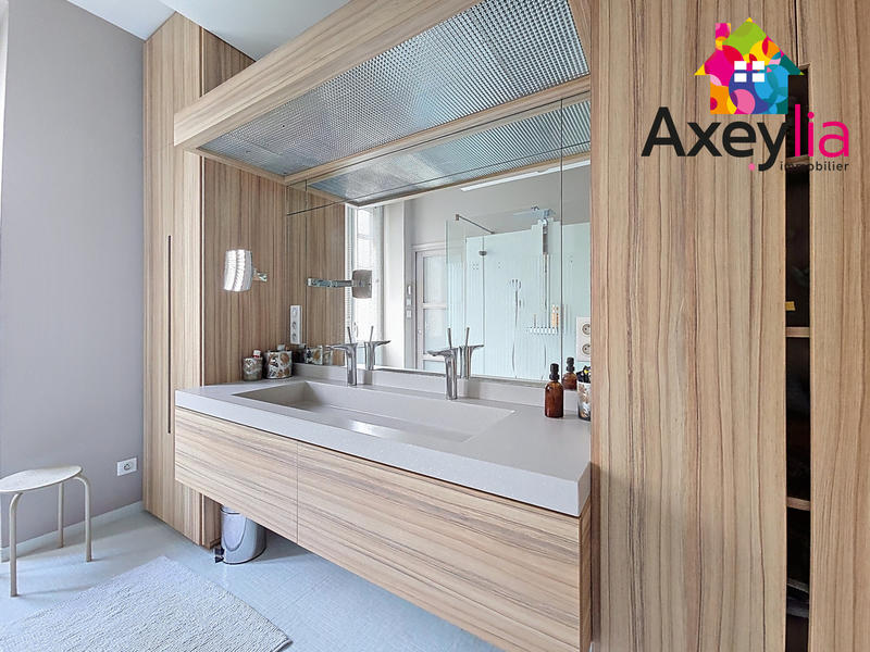 Maison - 207 m² - 6 pièces